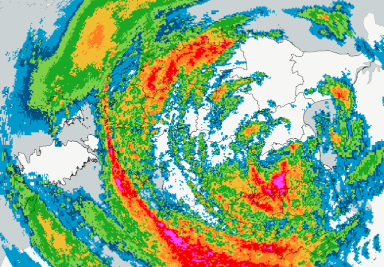 Radar map of Estonia and its vicinity with heavy rainfall and cyclone movement, precipitation intensity on a color map.