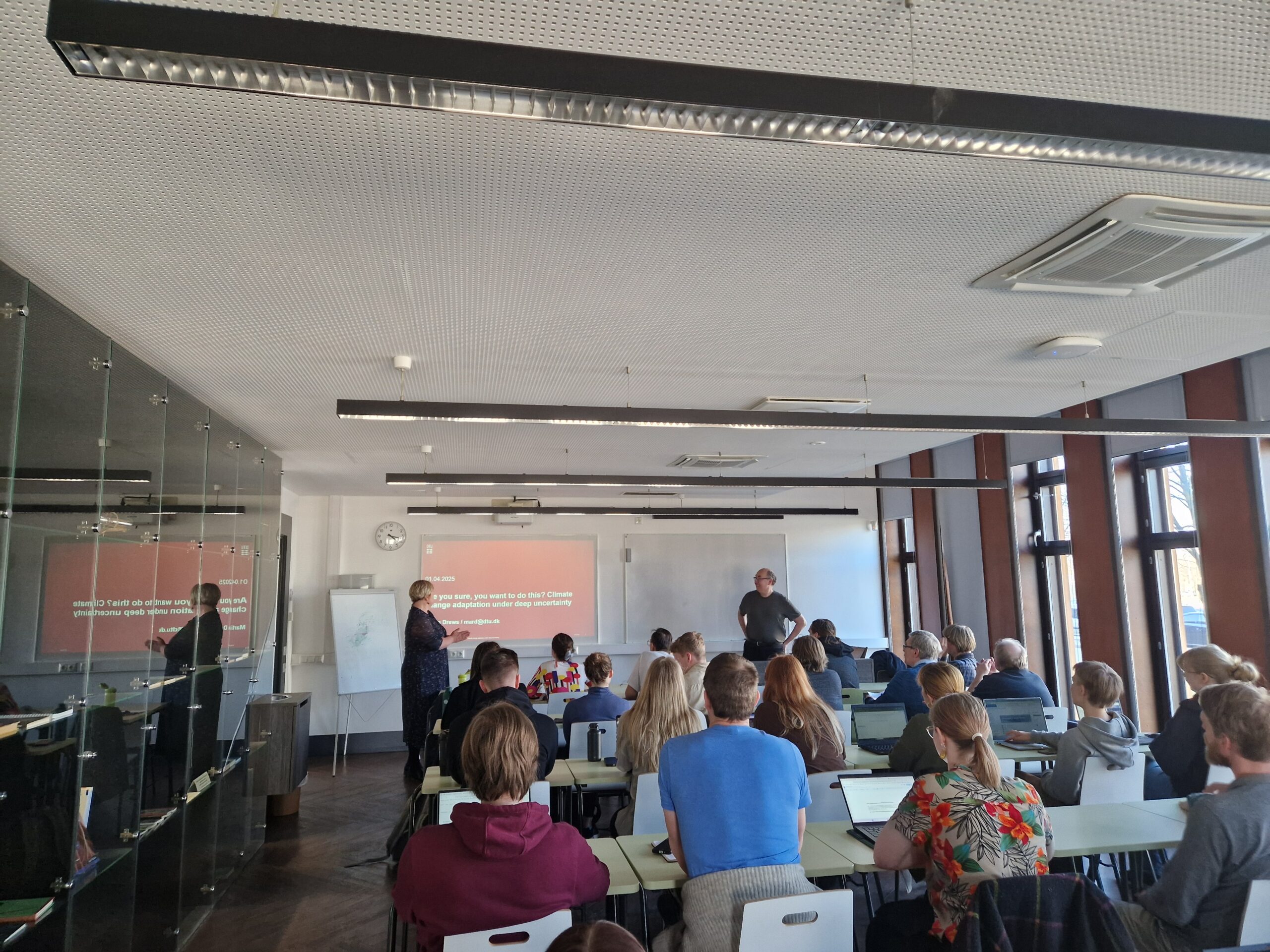 Tartu Ülikooli kliimauuringute keskuse loeng kliimamuutustega kohanemisest ja sügava ebakindluse tingimustes tehtavatest otsustest.